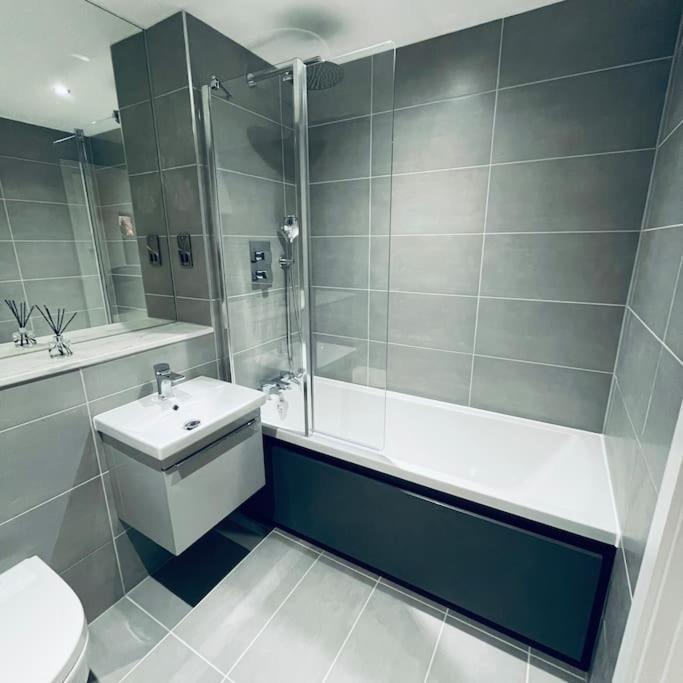 New One Bedroom Luxury Apartment In Solihull Eksteriør bilde
