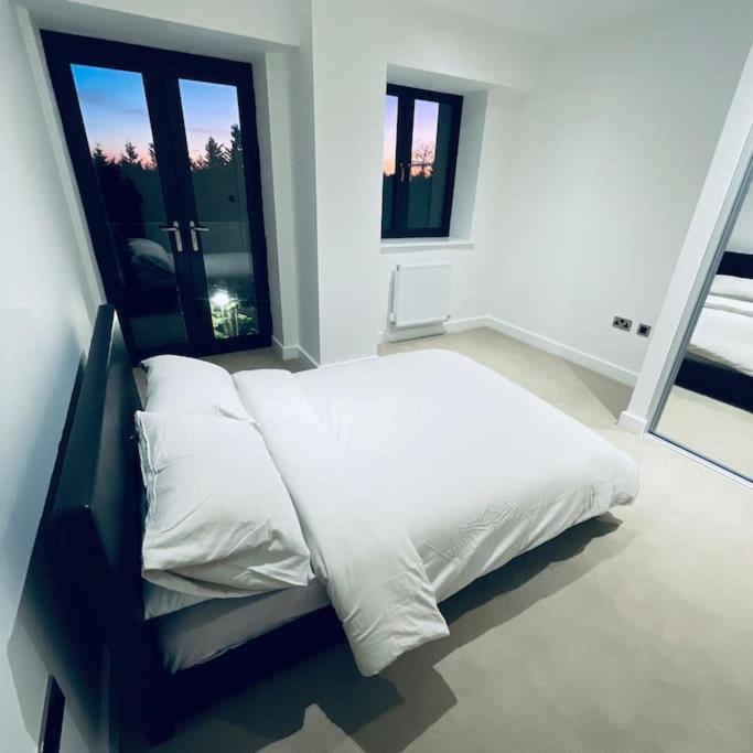 New One Bedroom Luxury Apartment In Solihull Eksteriør bilde