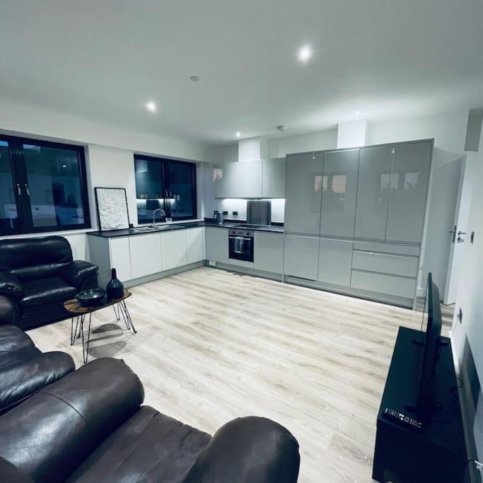 New One Bedroom Luxury Apartment In Solihull Eksteriør bilde