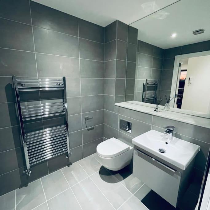 New One Bedroom Luxury Apartment In Solihull Eksteriør bilde
